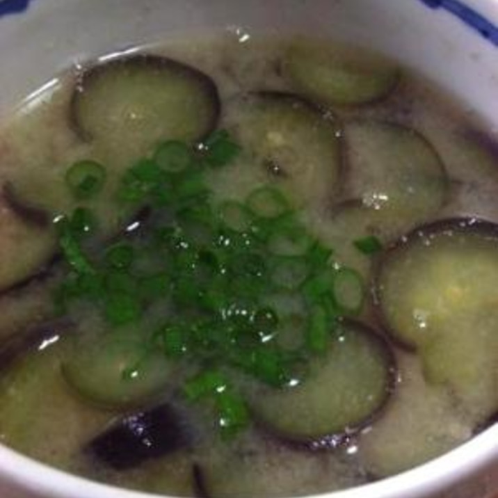 薄く切るほどおいしいです ナスの味噌汁